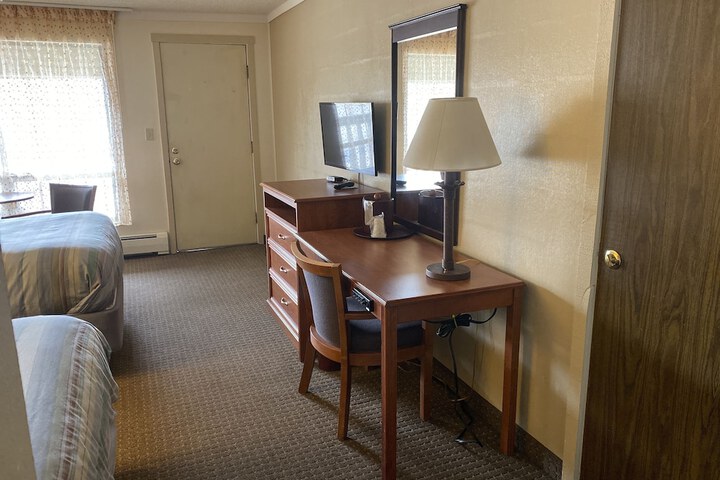 Room 32 of 68