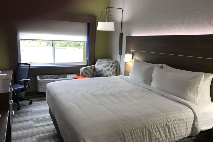 Room 18 of 38