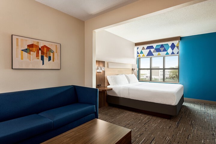 Room 12 of 32