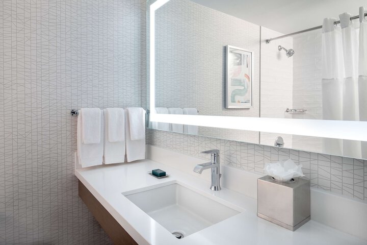 DoubleTree by Hilton Chicago - North Shore Conference Center