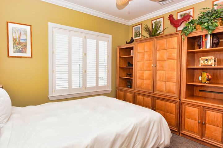 Room 203 of 417