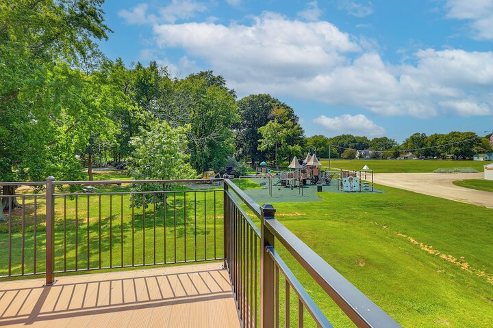 Rock Hall Retreat w / Balcony Near Park & Marina!
