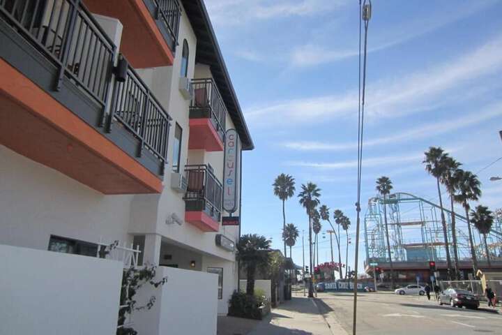 Carousel Beach Inn