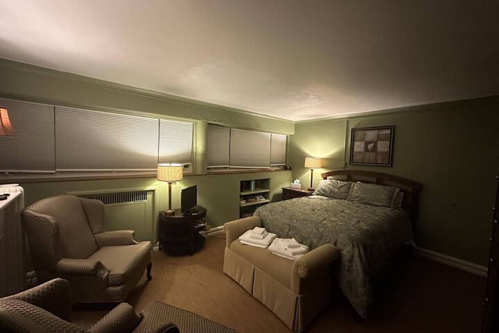 Room 27 of 65