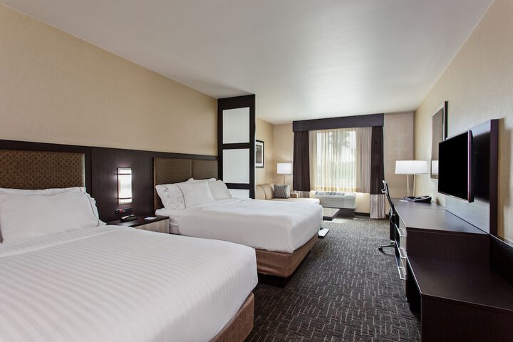 Holiday Inn Express & Suites Anaheim Resort Area by IHG