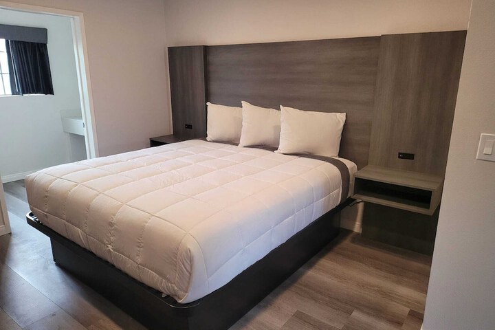 Room 21 of 35