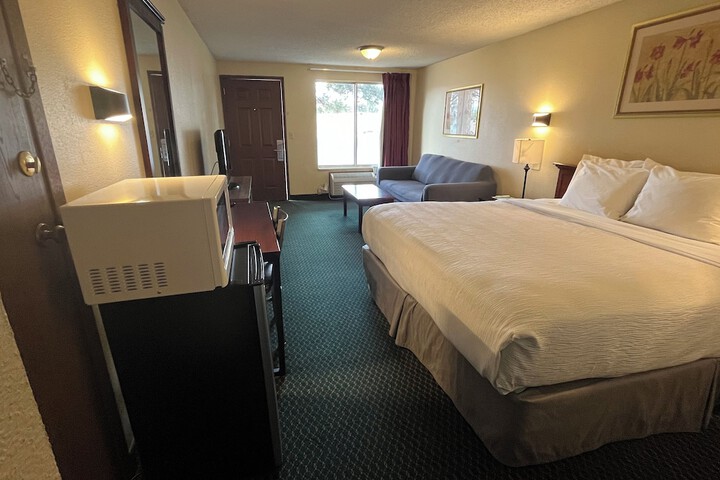 Room 13 of 33