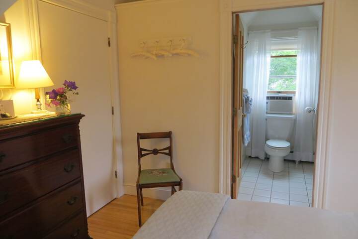 Room 28 of 34
