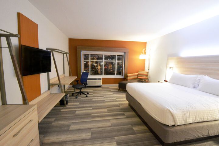 Room 27 of 46
