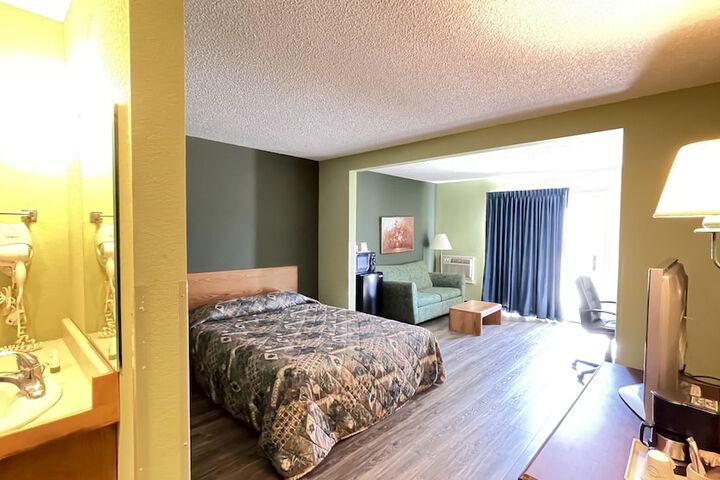 Room 38 of 80
