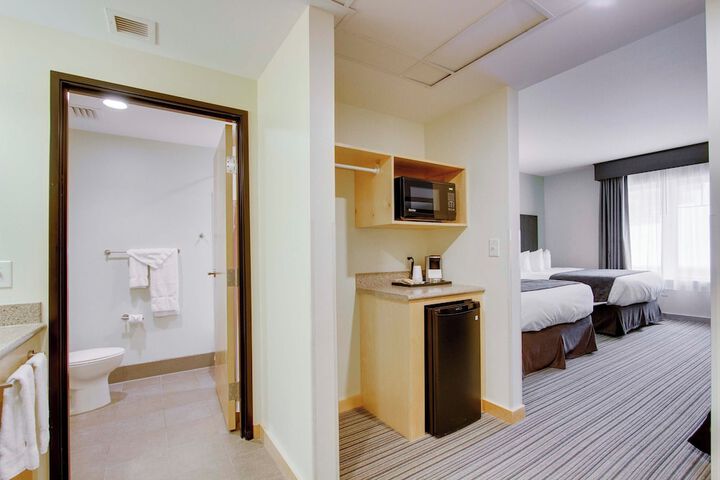 Room 44 of 99