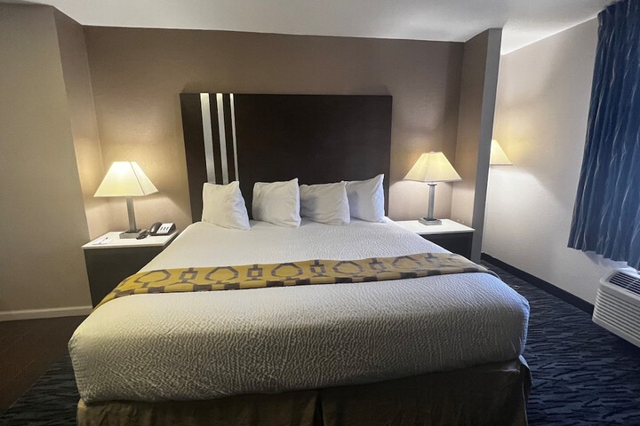 Room 8 of 27