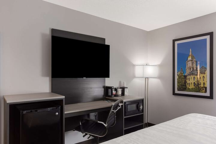 Room 25 of 40