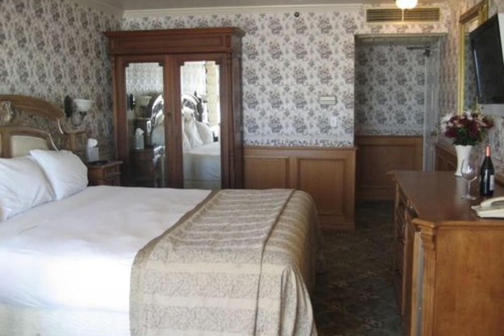 Room 7 of 24
