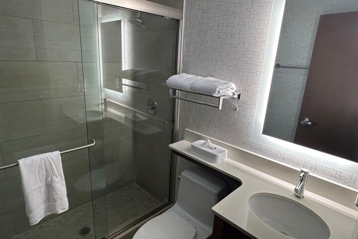 Best Western Roslyn-Long Island Hotel