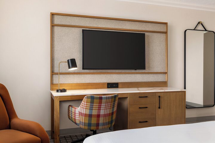 Room 52 of 147