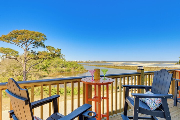 Water View Dauphin Island Condo w / Boat Slips