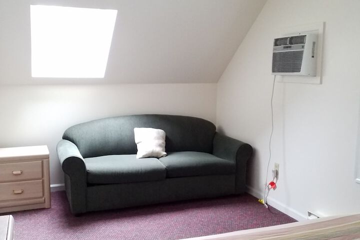 Room 44 of 127