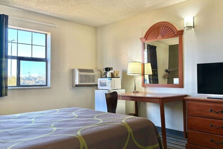 Super 8 by Wyndham Colorado Springs / Afa Area