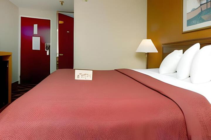 Quality Inn & Suites Kansas City I-435n Near Sports Complex