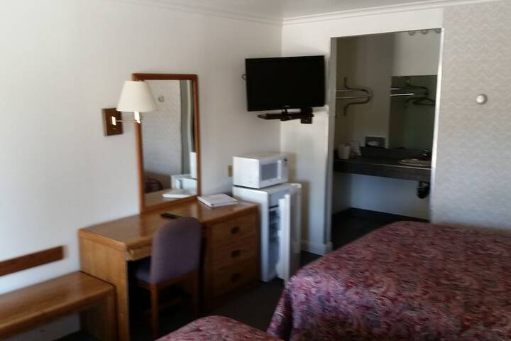 Room 27 of 46