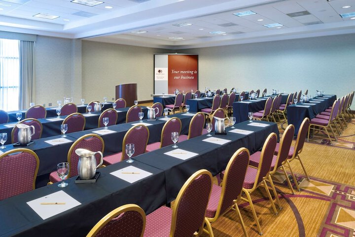 DoubleTree by Hilton Milwaukee - Brookfield