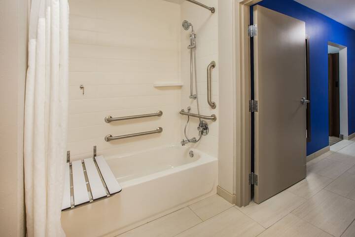Holiday Inn Express Pittsburgh-Bridgeville by IHG