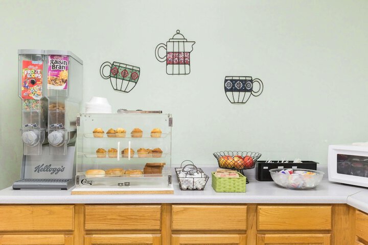 Breakfast/Coffee Service 26 of 27