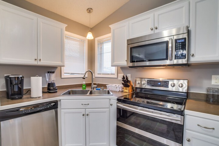 Pet-friendly North Dakota Escape w / Fenced-in Yard