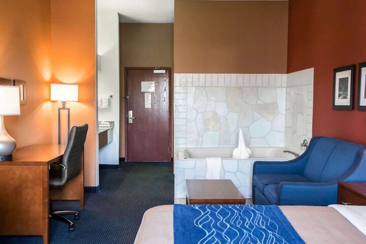Comfort Inn Crystal Lake - Algonquin