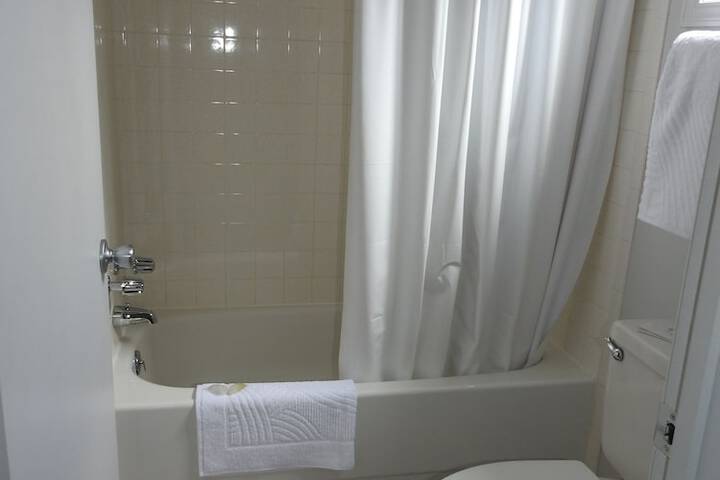 Room 33 of 46
