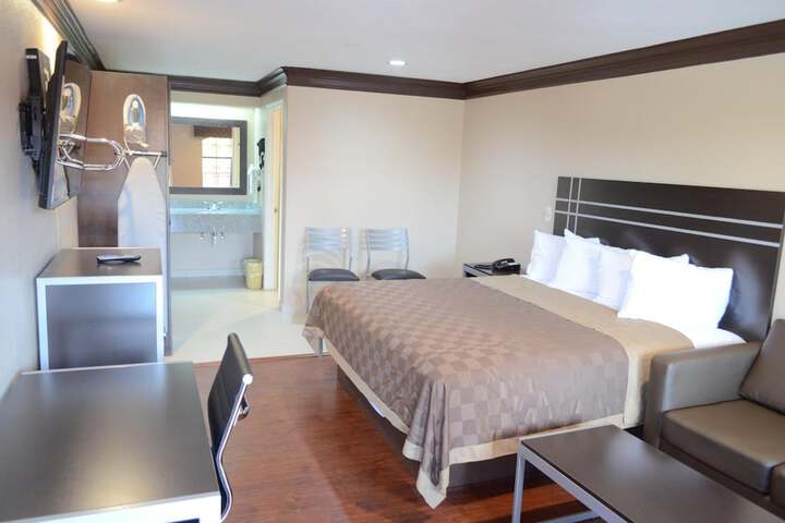 Room 26 of 38