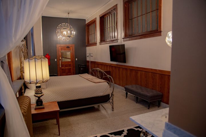 Room 151 of 185