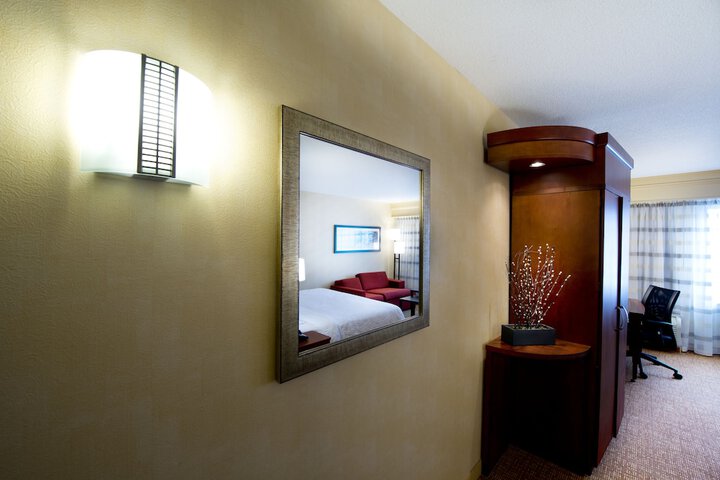 Room 28 of 40
