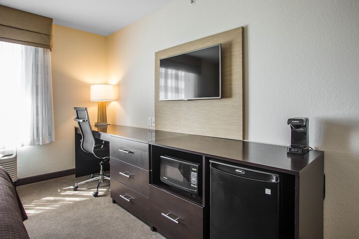 Room 34 of 64