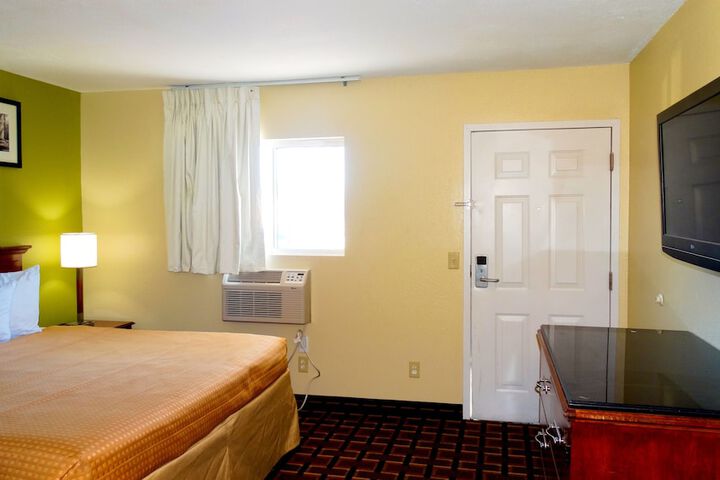 Room 9 of 19