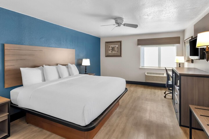 Baymont by Wyndham Arlington at Six Flags Dr