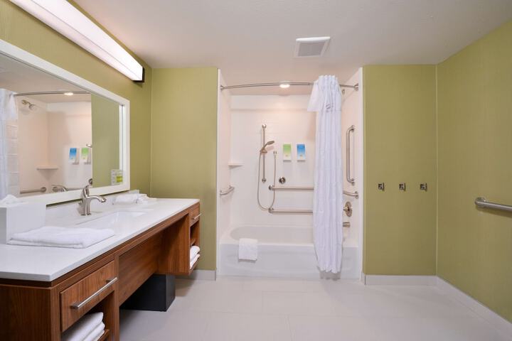 Room 25 of 40