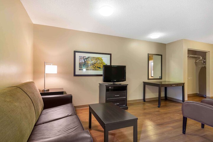 Room 6 of 39
