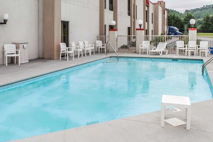 Pool 4 of 54