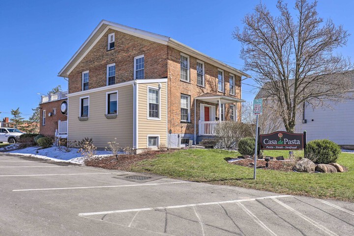 Downtown Canandaigua Apt: 1 Mi to Lake & Pier!