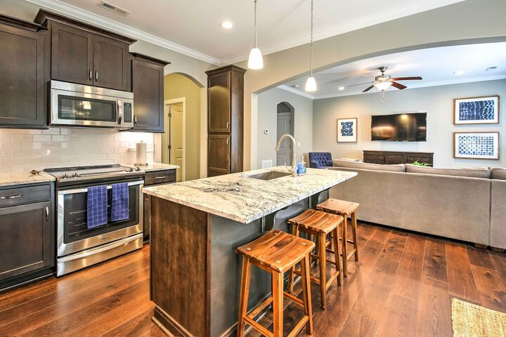 Downtown Townhome Walk to Dine & Shop on Broad St