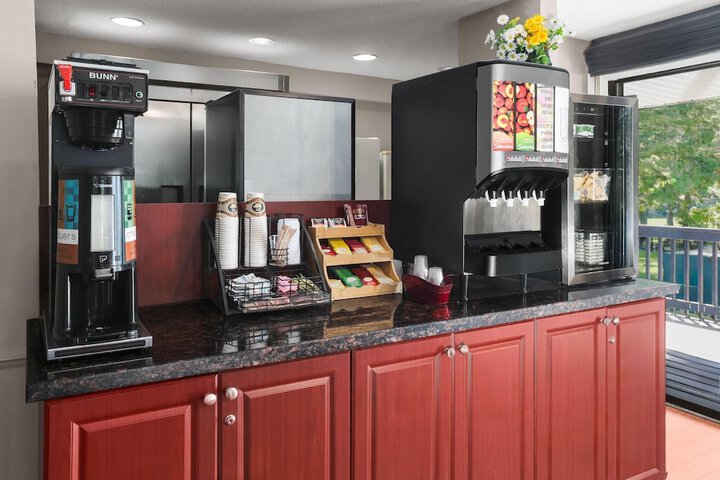 Super 8 by Wyndham Gananoque / Country Squire Resort