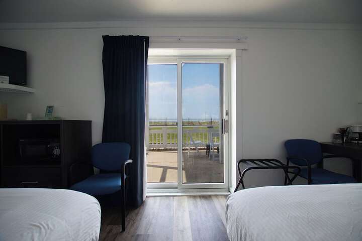 Snyders Shoreline Inn