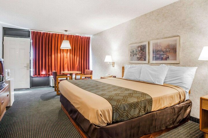 Room 10 of 30