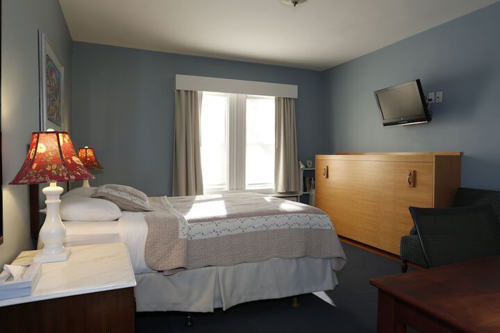 Room 25 of 38