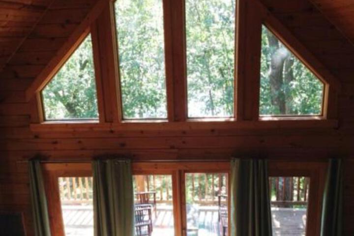 Glacier Lake Log Cabin