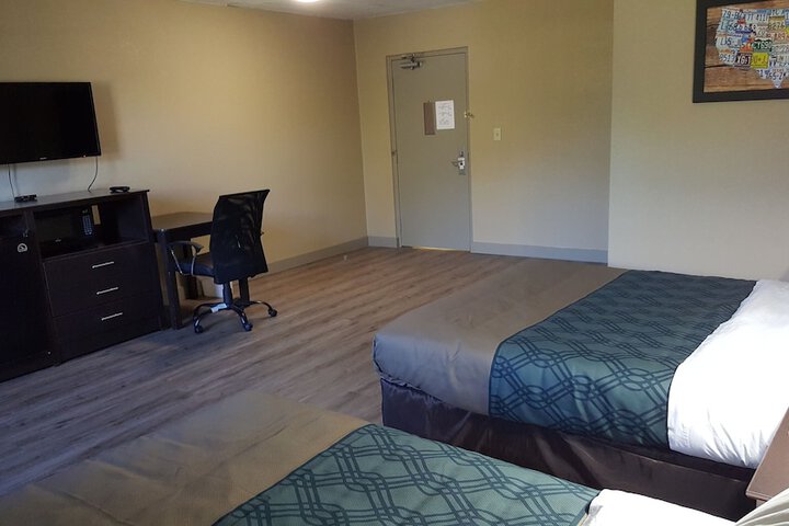 Room 13 of 18