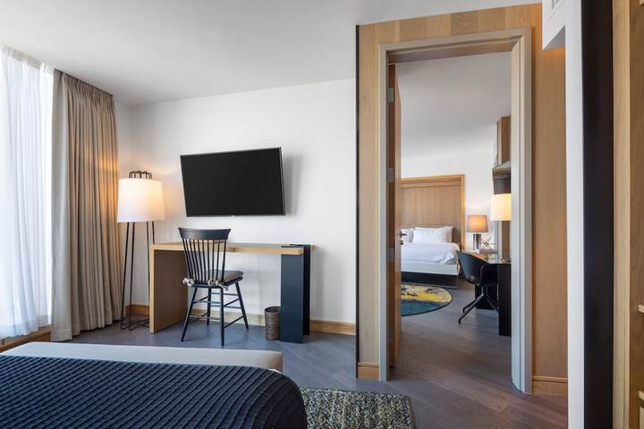 The Windsor Suites