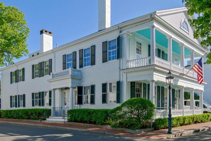 Captain Morse House - Luxury Waterfront, Town, & Beaches - 5 stars